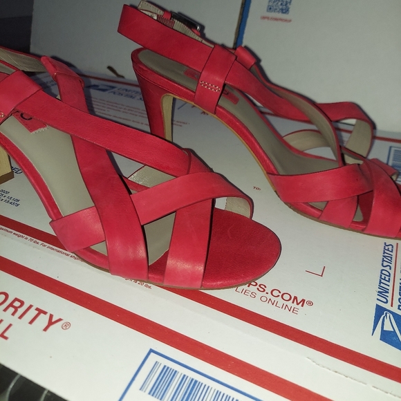 Size 39 ECCO Red 3inch heels - Picture 10 of 13